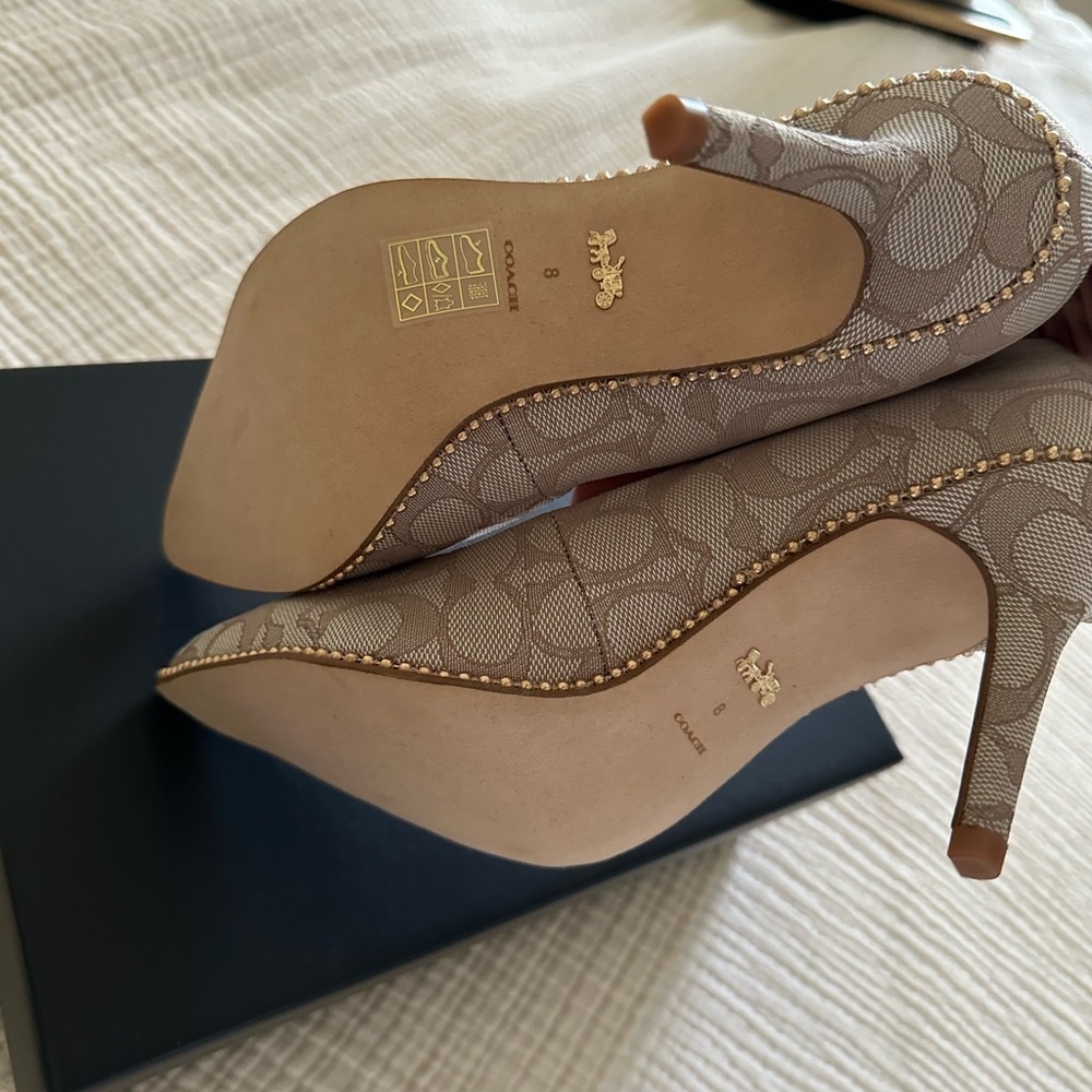 🌺 Brand New Coach Waverly Jacquard Pump - Picture 6 of 9